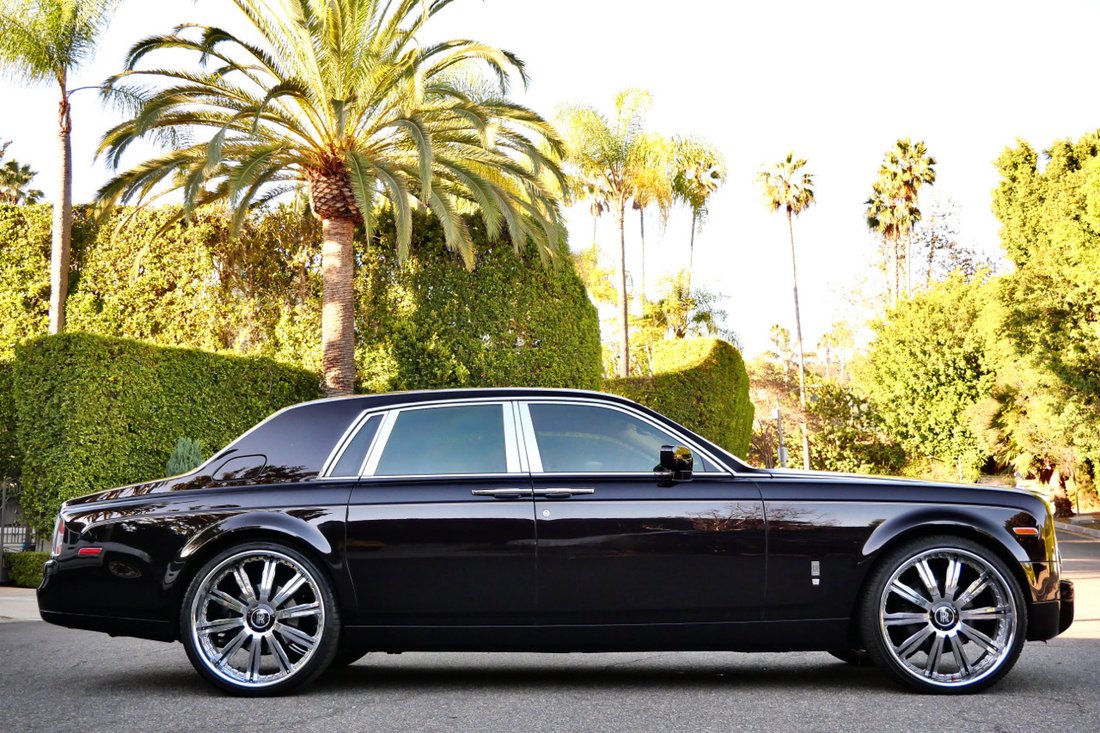 Sedan in West Hollywood, CA, United States 5 - 19139137