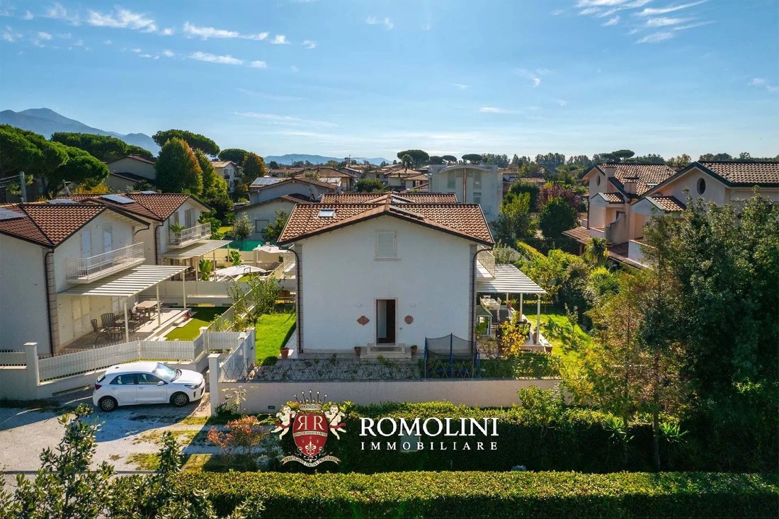 House in Centro, Forte dei Marmi, Tuscany 3 - 19143393