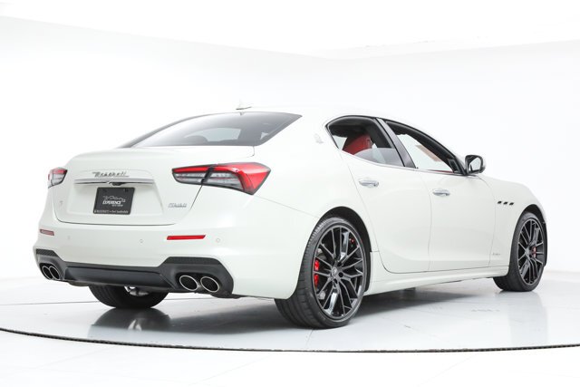 Sedan in Fort Lauderdale, FL, United States 5 - 19143375