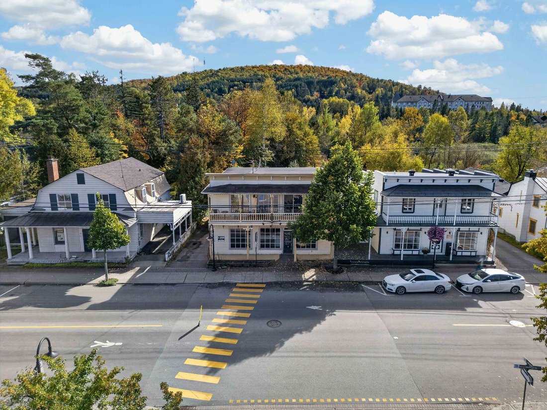 Mont-Tremblant, Quebec, Canada 4 - 19143250