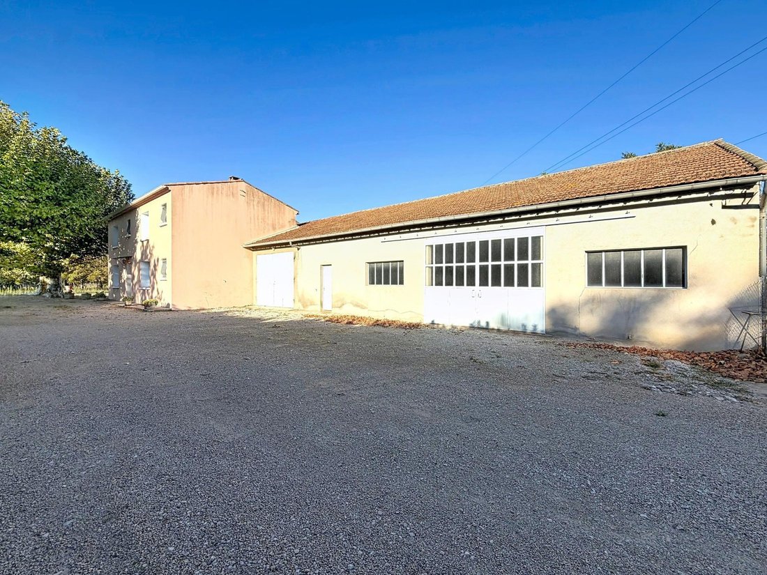 Maison à Alleins, Provence-Alpes-Côte d'Azur, France 2 - 19143915