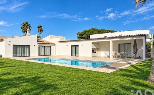 Townhouse in Loule (Sao Clemente), Algarve, Portugal 1