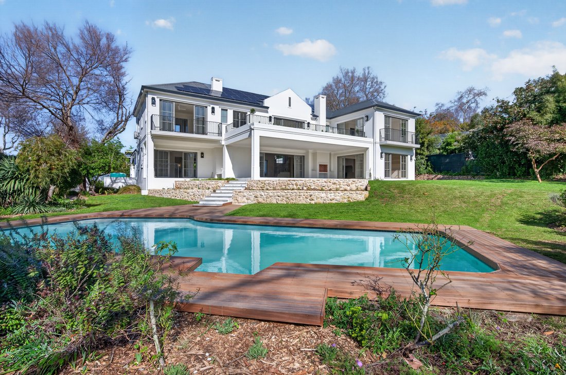 House in Constantia, Southern Suburbs, Cape Town 1 - 19143881