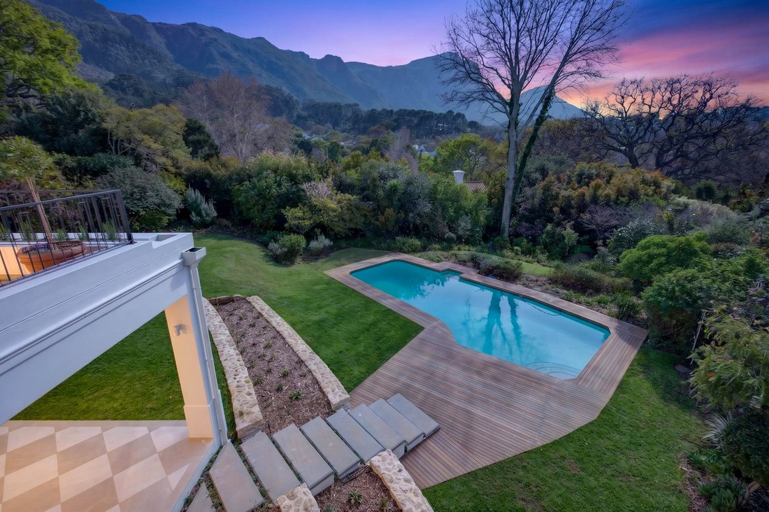 House in Constantia, Southern Suburbs, Cape Town 2 - 19143881