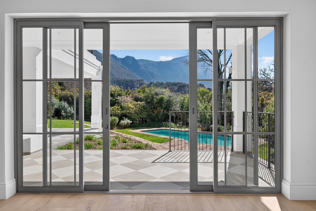 House in Constantia, Southern Suburbs, Cape Town 5 - 19143881