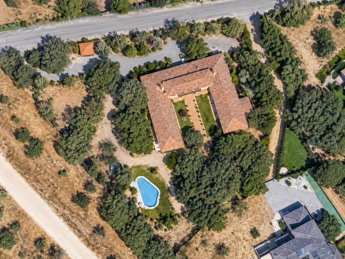 Villa in Galapagar, Comunidad de Madrid, Spain 1 - 19124494