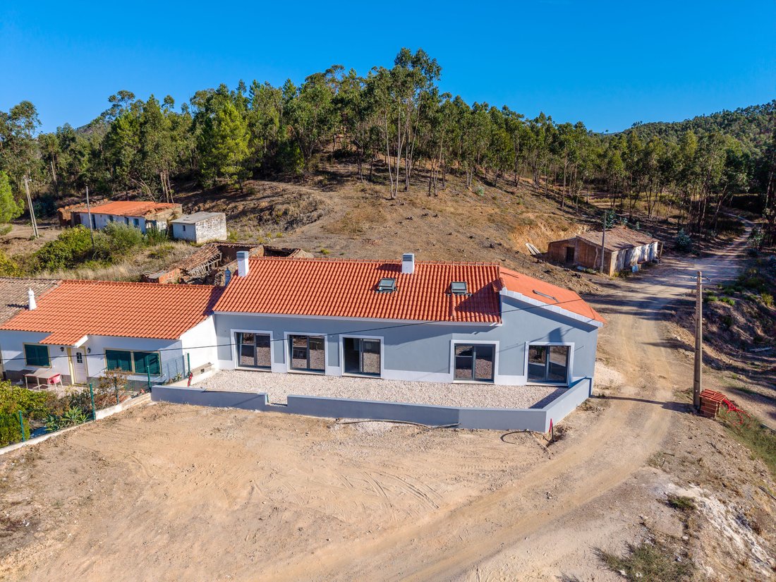 Villa in Mexilhoeira Grande, Algarve, Portugal 1 - 19145269