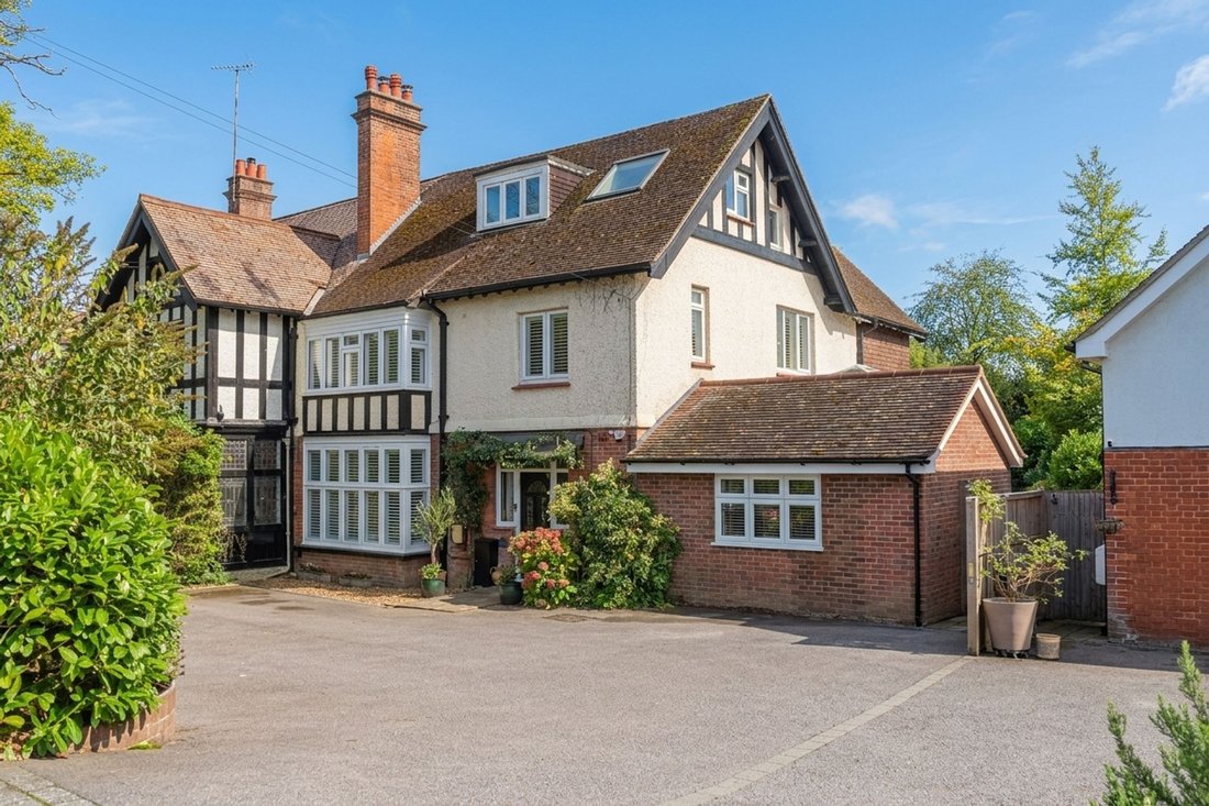 House in Haywards Heath, England 1 - 19145601