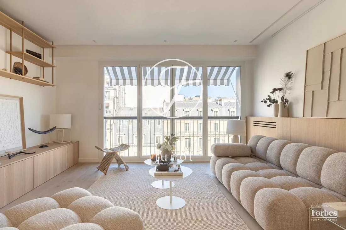 Apartment in Triangle d'Or, Paris 8e Arrondissement, Paris 2 - 19145374