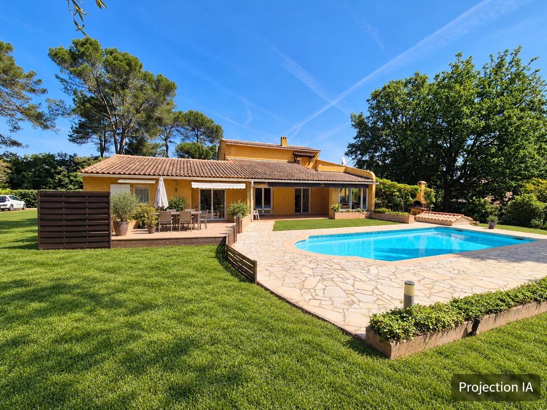 Villa en Le Cannet-des-Maures, Provenza-Alpes-Costa Azul, Francia 1 - 17803556