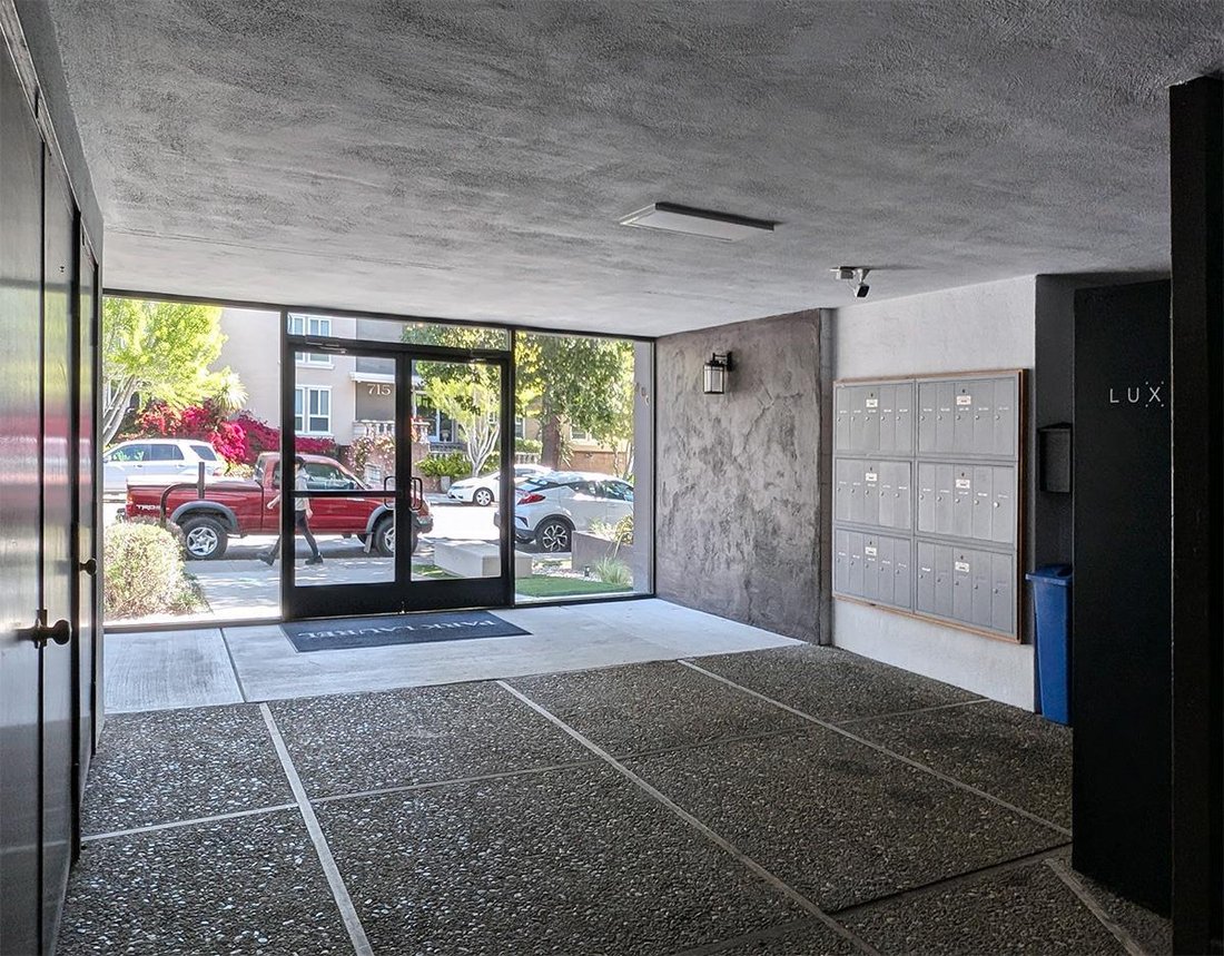 San Mateo, California, United States 3 - 19144727