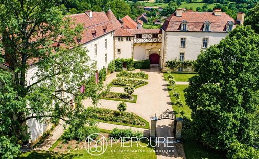 Castillo en Vandenesse-en-Auxois, Borgoña-Franco Condado, Francia 1