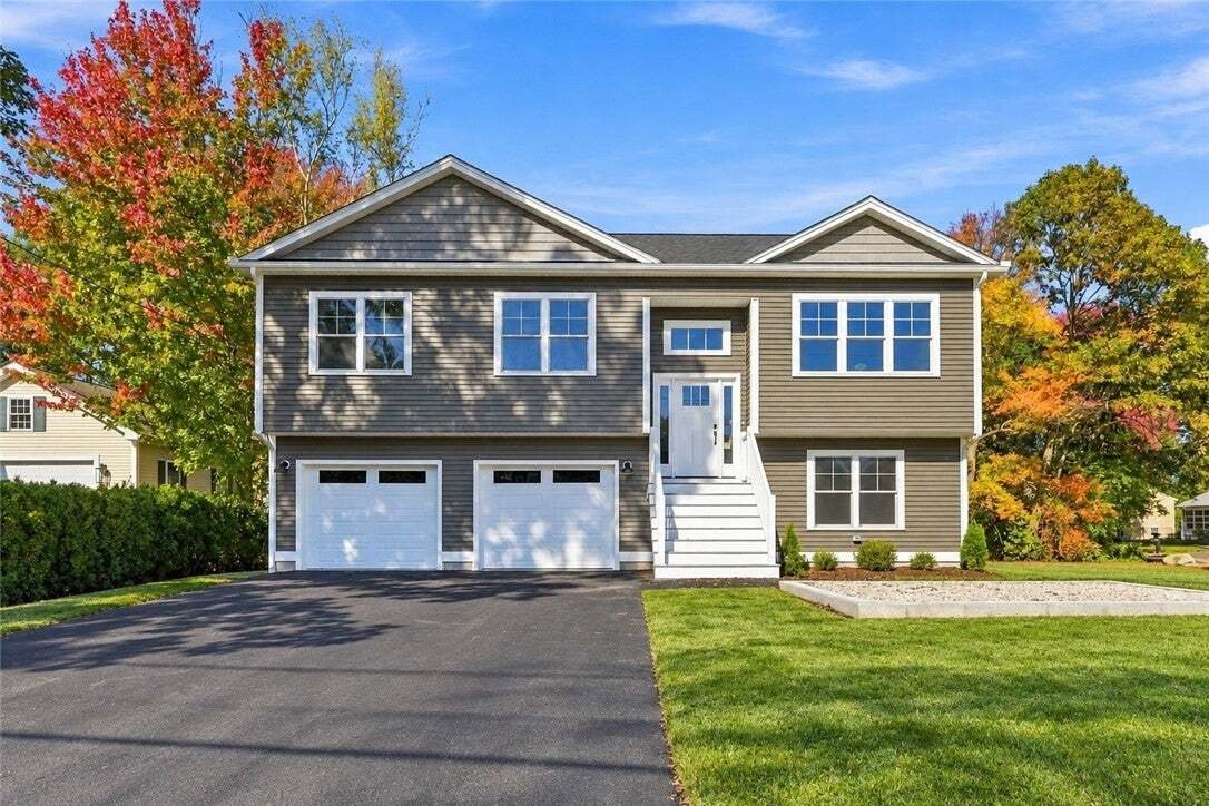 House in Cranston, Rhode Island, United States 1 - 19144413