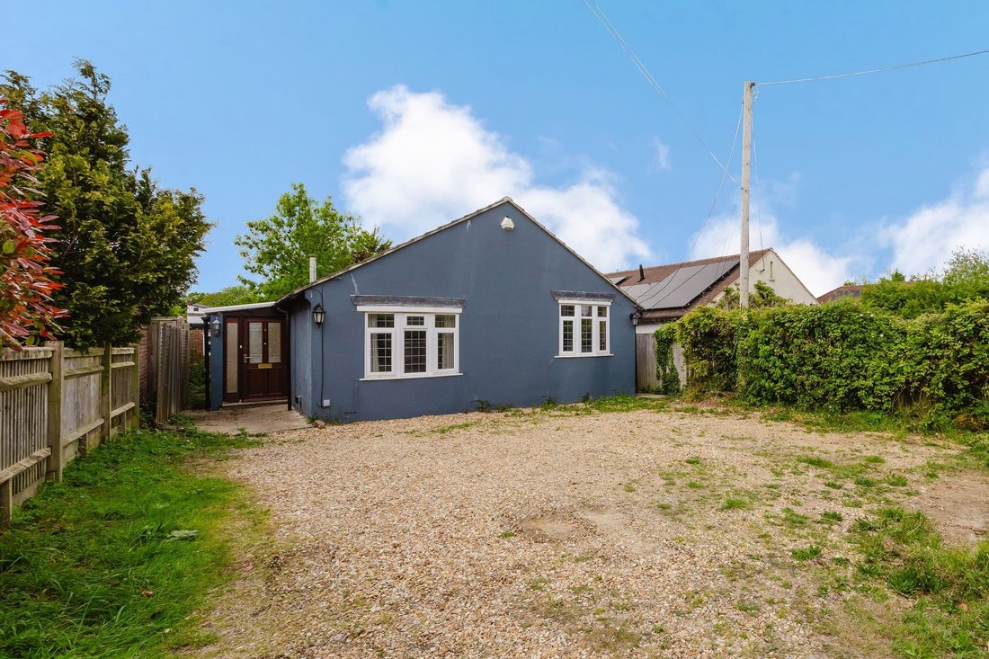 Bungalow in Henfield, England 1 - 19145516
