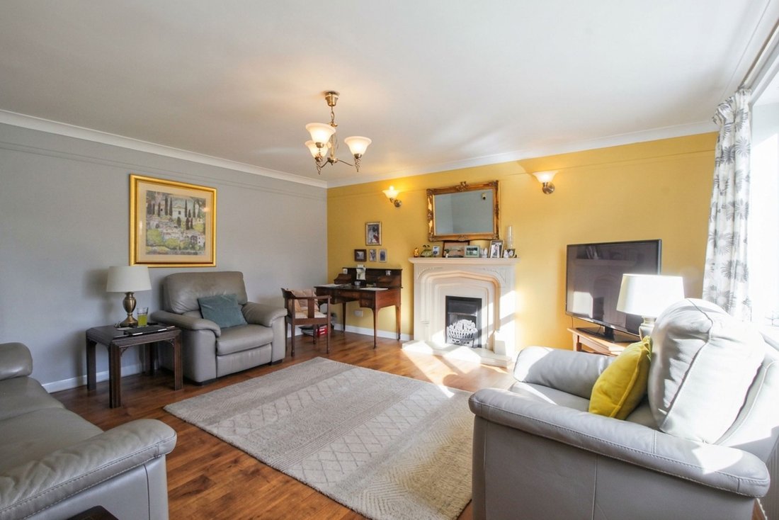 House in Lingfield, England 3 - 19145555