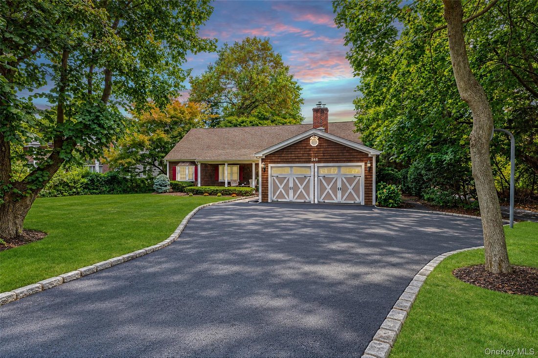 House in West Islip, New York, United States 1 - 19144761