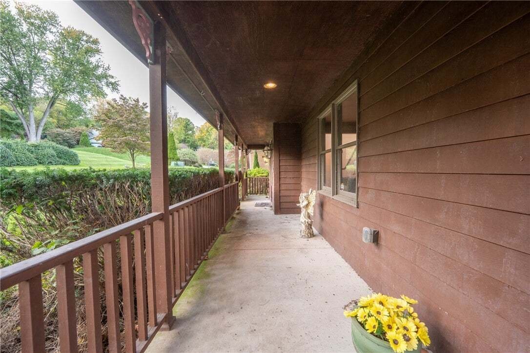 House in Jeannette, Pennsylvania, United States 3 - 19144343