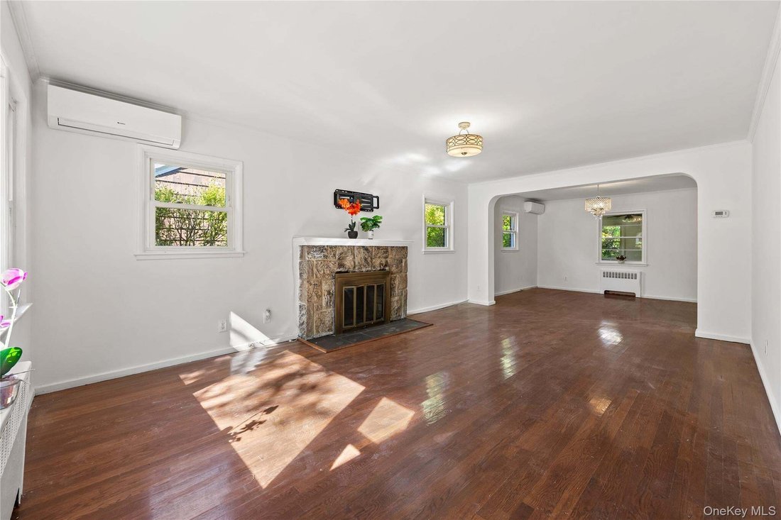 House in New York, New York, United States 4 - 19144782