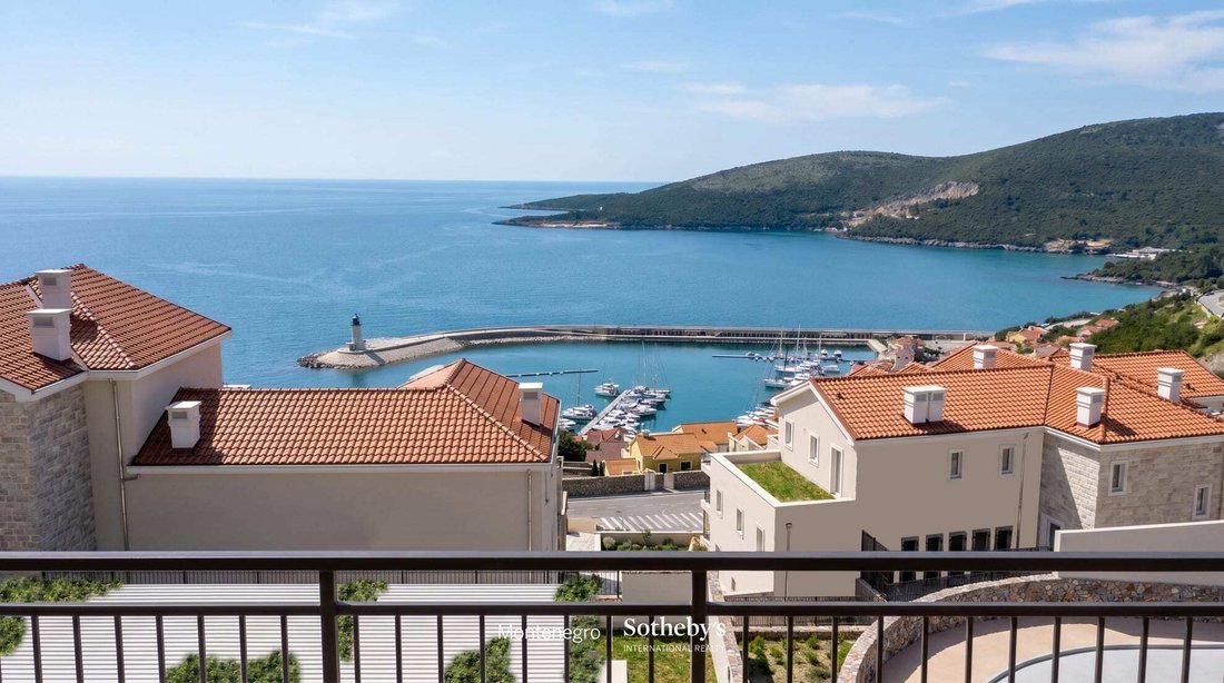 Wohnung in Milovići, Tivat Municipality, Montenegro 1 - 19145233