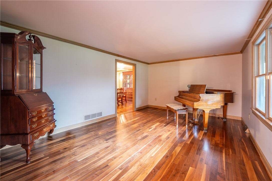 House in Jeannette, Pennsylvania, United States 5 - 19144343