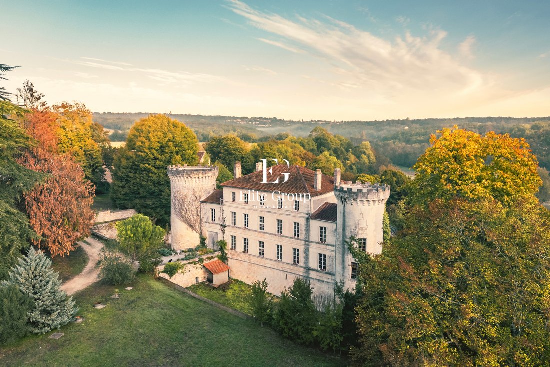 Castillo en San Cybard-Houmeau, Angoulême, Francia 2 - 19145729