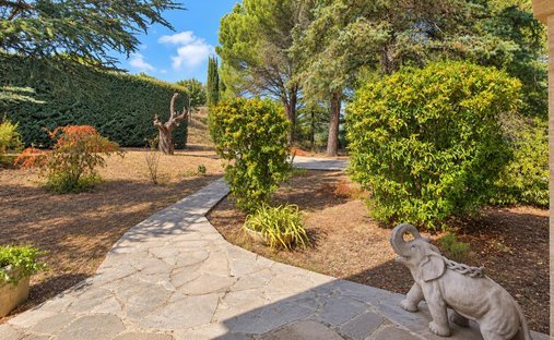 Maison à Gréoux-les-Bains, Provence-Alpes-Côte d'Azur, France 1