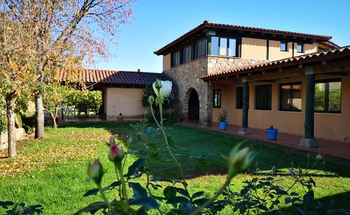 Landhaus in Candeleda, Kastilien und León, Spanien 1