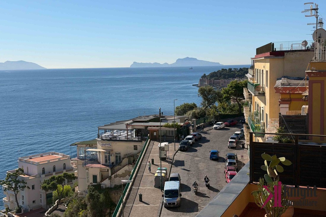 Apartment in Naples, Campania, Italy 4 - 19147203