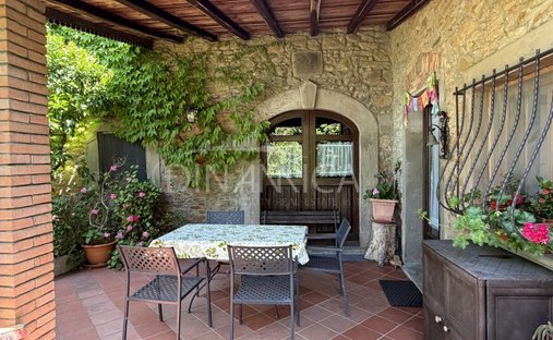 House in Lamporecchio, Tuscany, Italy 1