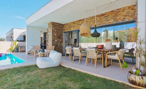 Villa in Charneca de Caparica und Sobreda, Setúbal Municipality, Portugal 1