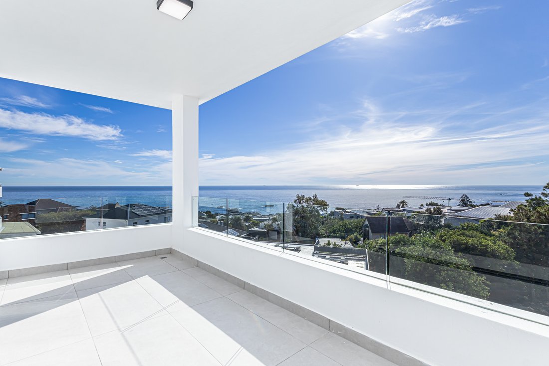 Apartment in Camps Bay, Atlantic Seaboard, Cape Town 2 - 19146045