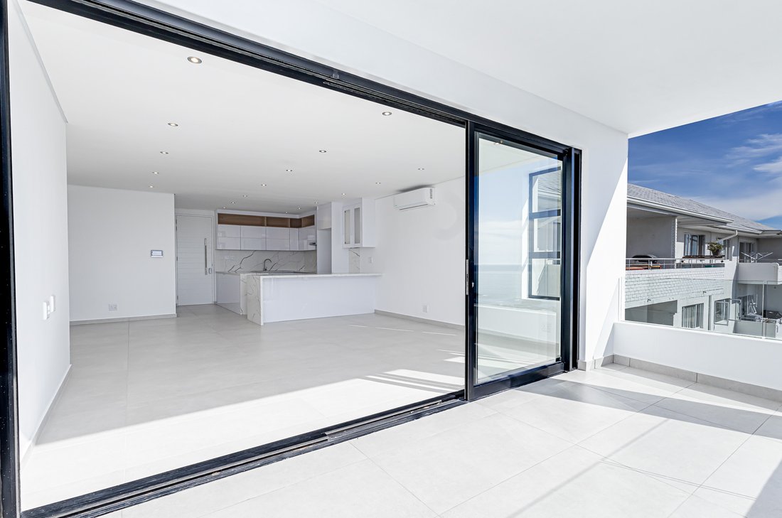 Apartment in Camps Bay, Atlantic Seaboard, Cape Town 4 - 19146045