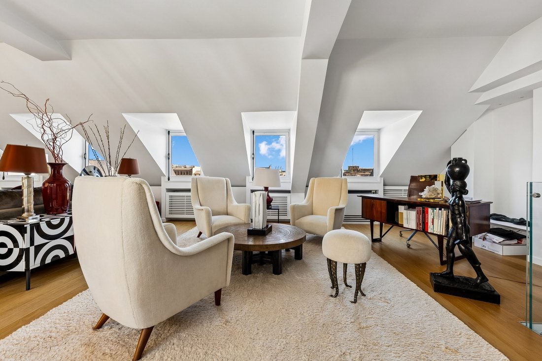 Apartment in Saint Germain l'Auxerrois, Paris 1er Arrondissement, Paris 4 - 19148596