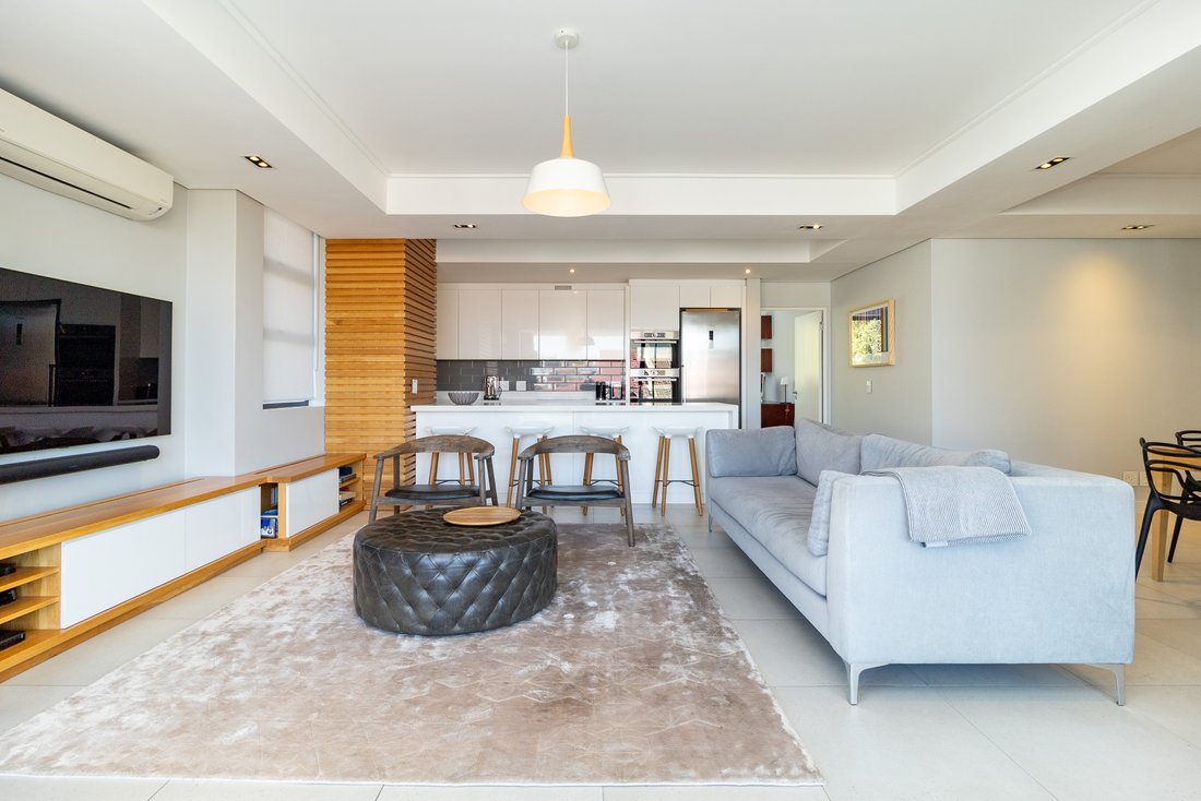 Apartment in Sea Point, Atlantic Seaboard, Cape Town 2 - 19146041