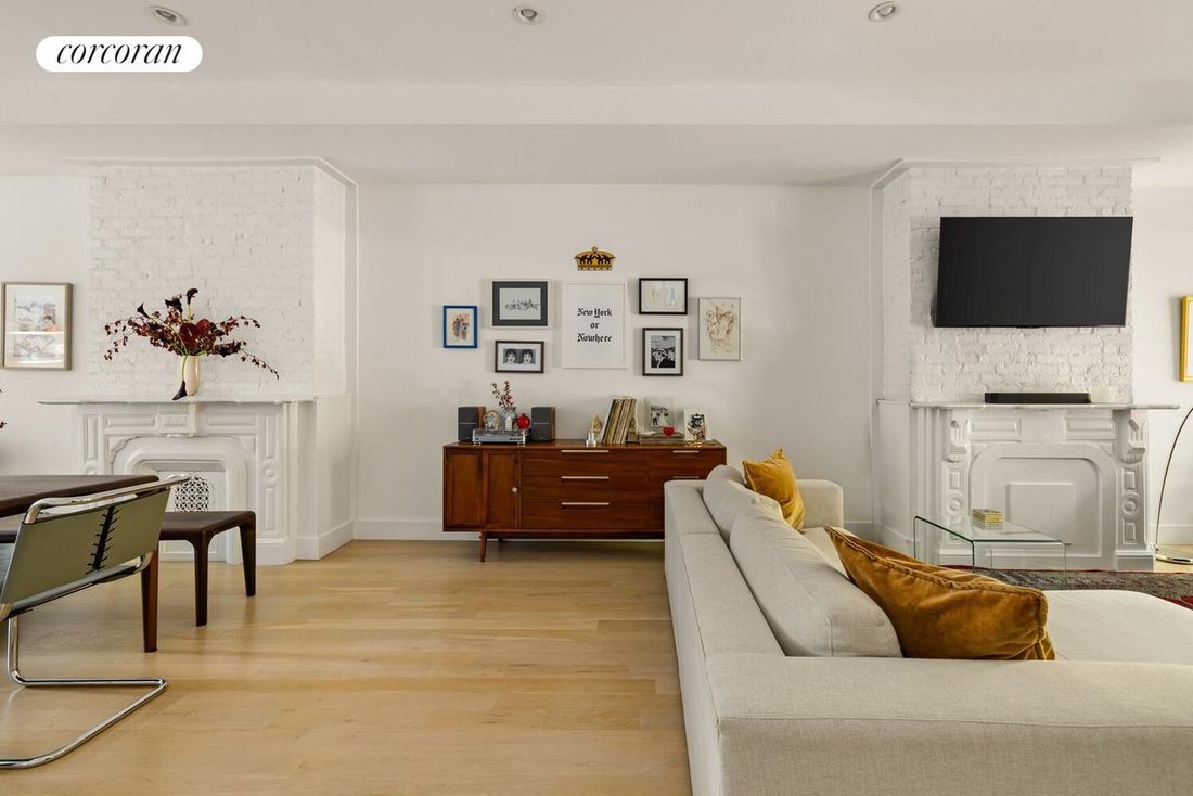 House in New York, New York, United States 1 - 19146474
