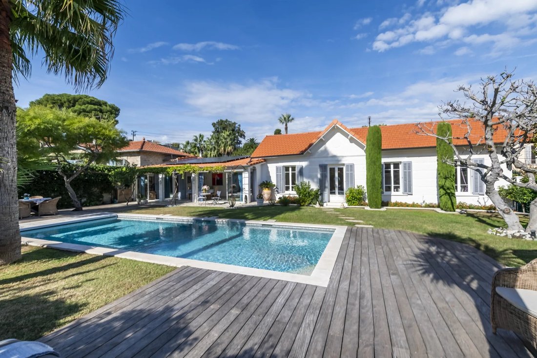 Haus in Les Cougoulins-Rastines, Antibes, Frankreich 1 - 19146370