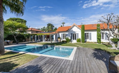 Casa a Les Cougoulins-Rastines, Antibes, Francia 1