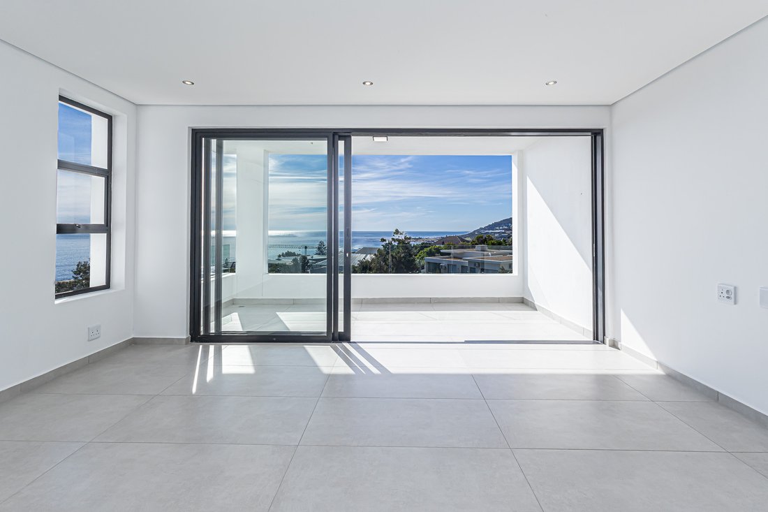Apartment in Camps Bay, Atlantic Seaboard, Cape Town 3 - 19146045