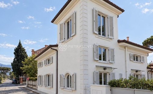 Country House in Tonfano, Pietrasanta, Italy 1