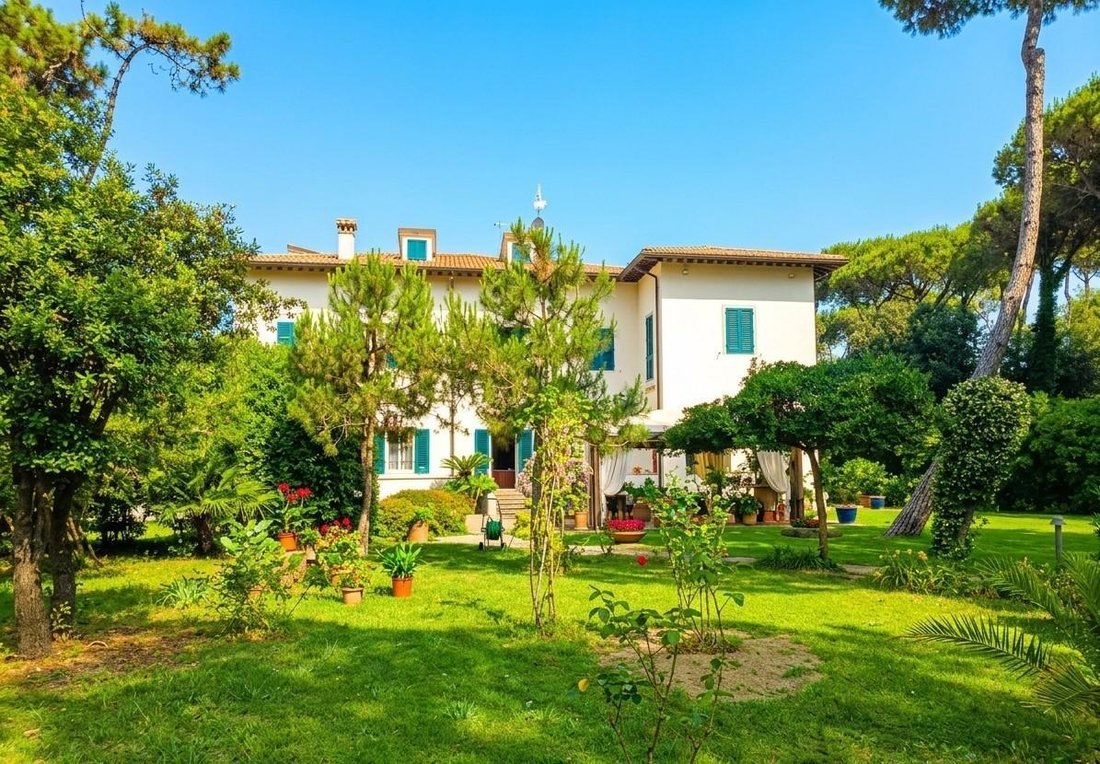Villa in Ronchi, Massa, Italy 1 - 19147615