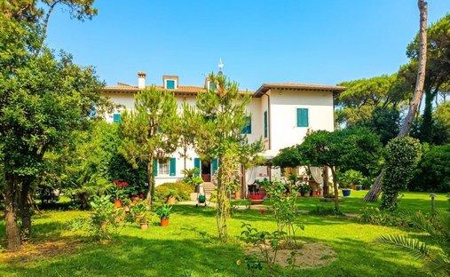 Villa en Ronchi, Massa, Italia 1