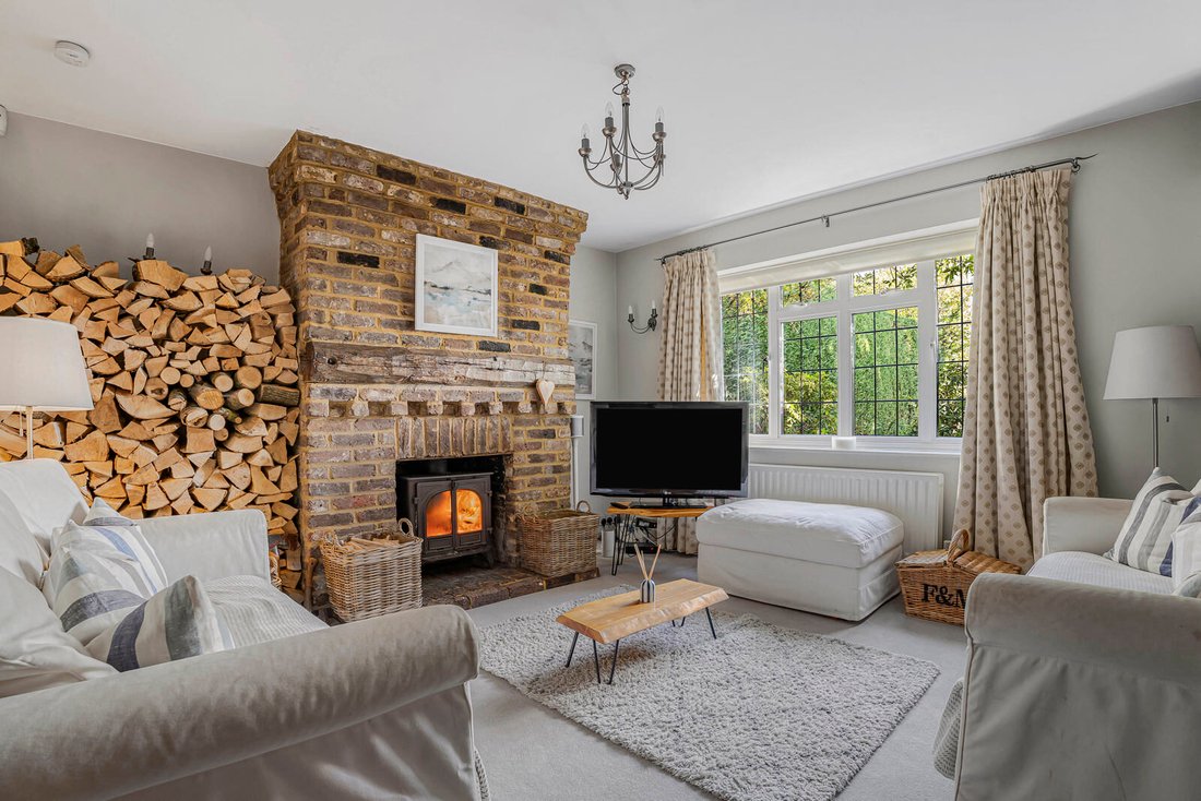 Haus in Oxshott, Elmbridge, England 2 - 19147065