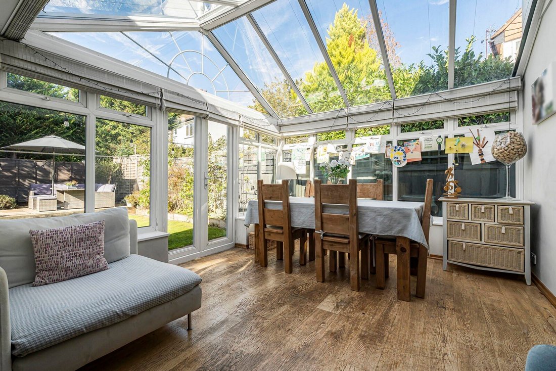 Haus in Oxshott, Elmbridge, England 4 - 19147065