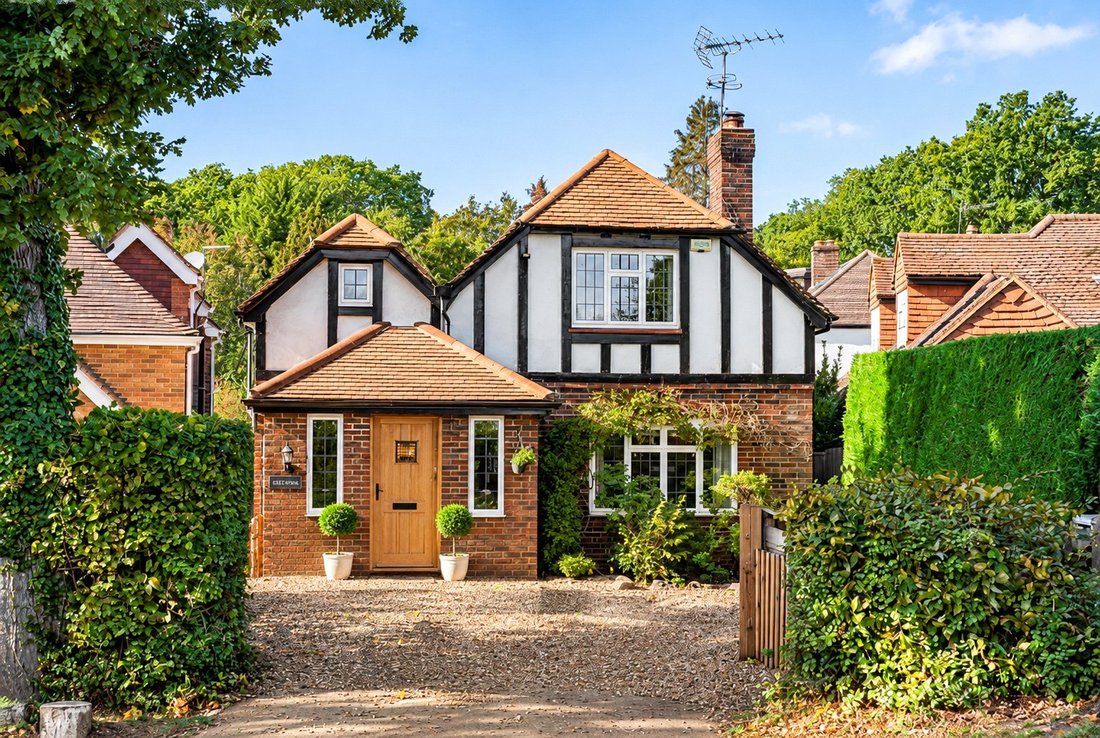 Haus in Oxshott, Elmbridge, England 1 - 19147065