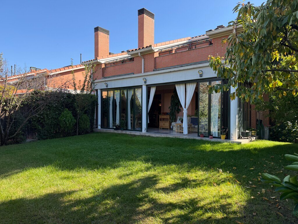 Villa in El Encinar de los Reyes, Alcobendas, Comunidad de Madrid 1 - 19148304