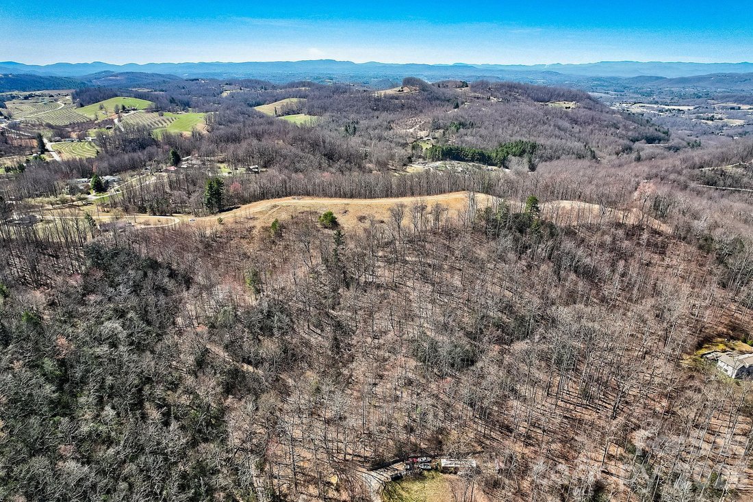 Terreno a Hendersonville, Carolina del Nord, Stati Uniti 2 - 19145905