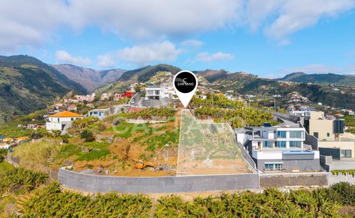 Land in Ponta do Sol, Madeira, Portugal 1