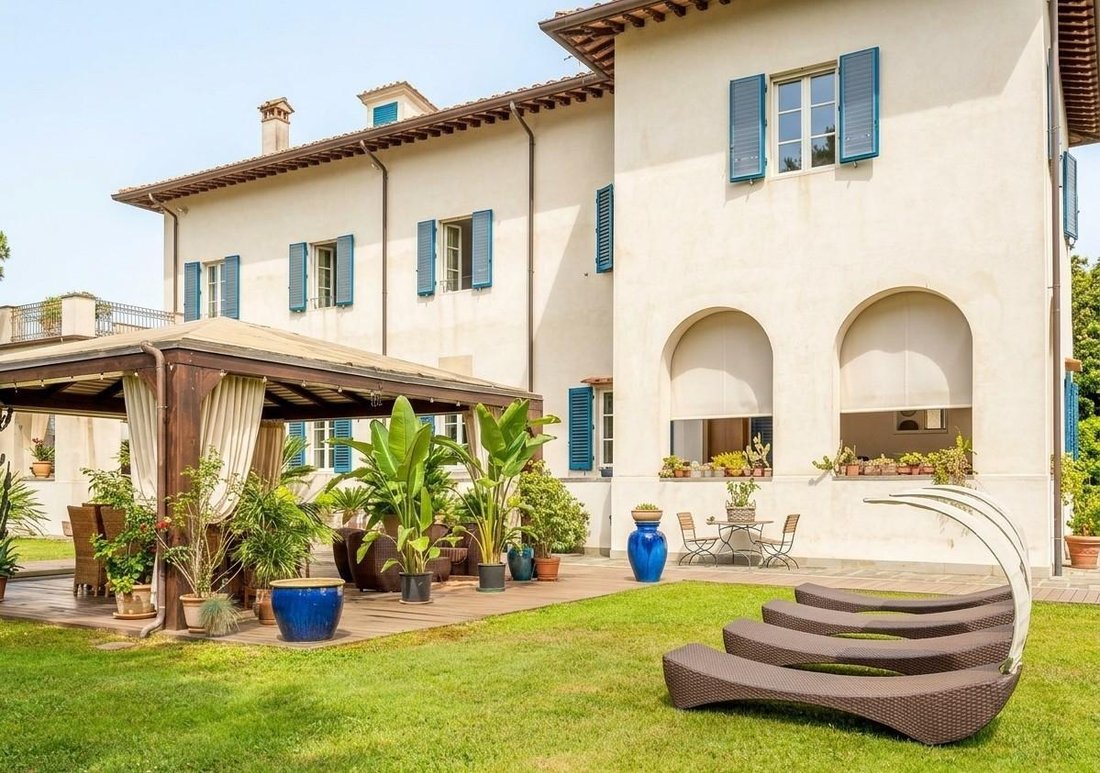Villa in Ronchi, Massa, Italy 4 - 19147615