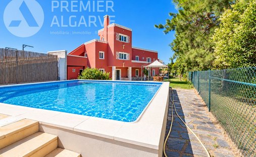 Villa in Loule (Sao Clemente), Algarve, Portugal 1