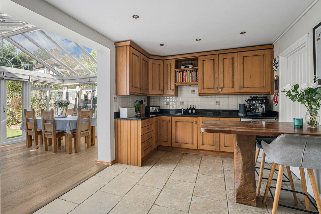 Haus in Oxshott, Elmbridge, England 3 - 19147065